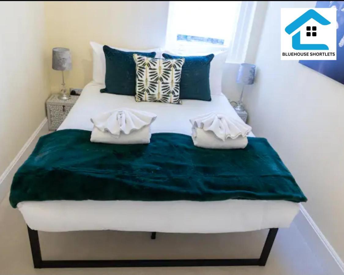 Three-bedroom At Bluehouse Short Lets In With Garden For Family Relaxation * Brighton