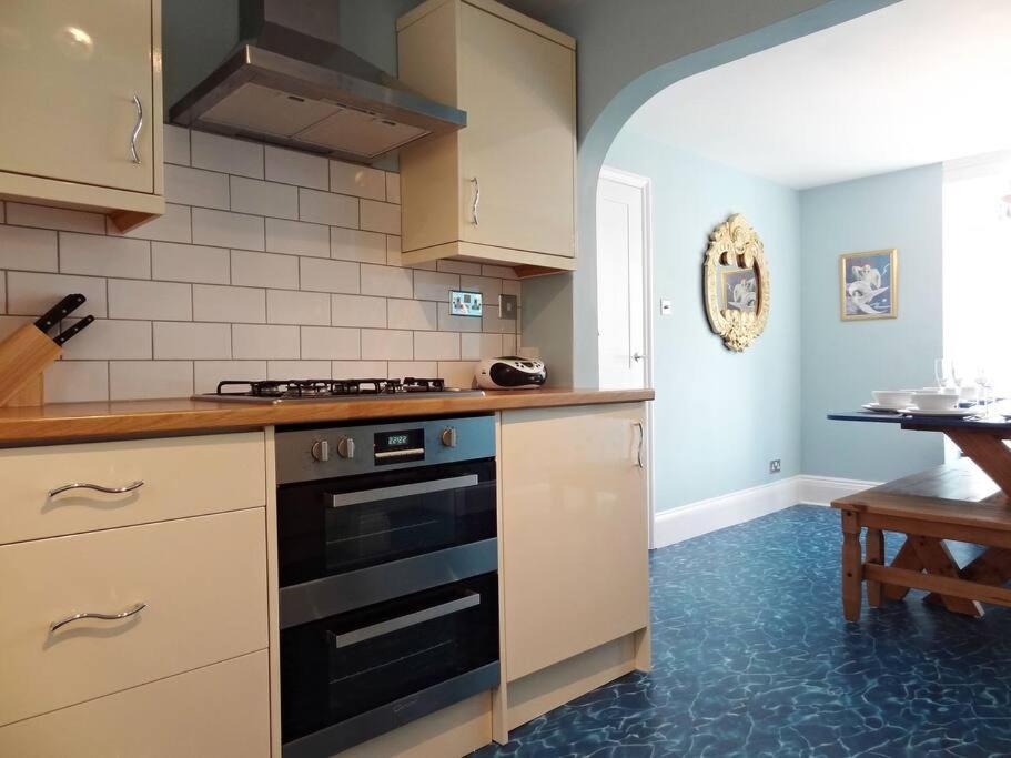 Holiday home Mermaid House - Close To Beach - By Crown Gardens *