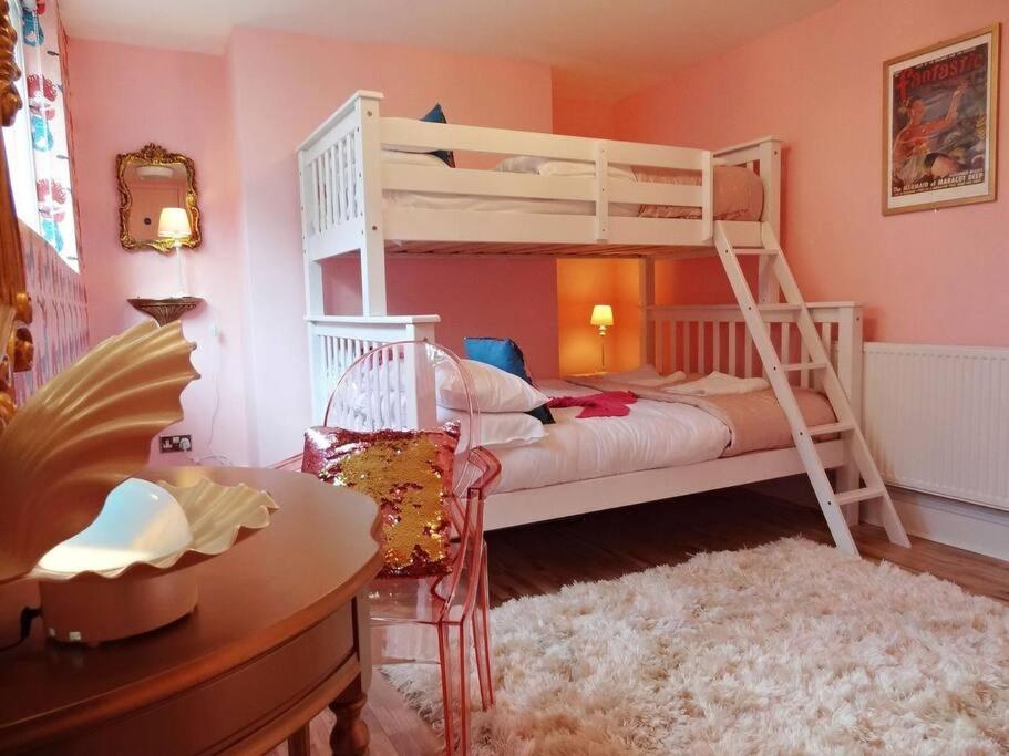 Holiday home Mermaid House - Close To Beach - By Crown Gardens *
