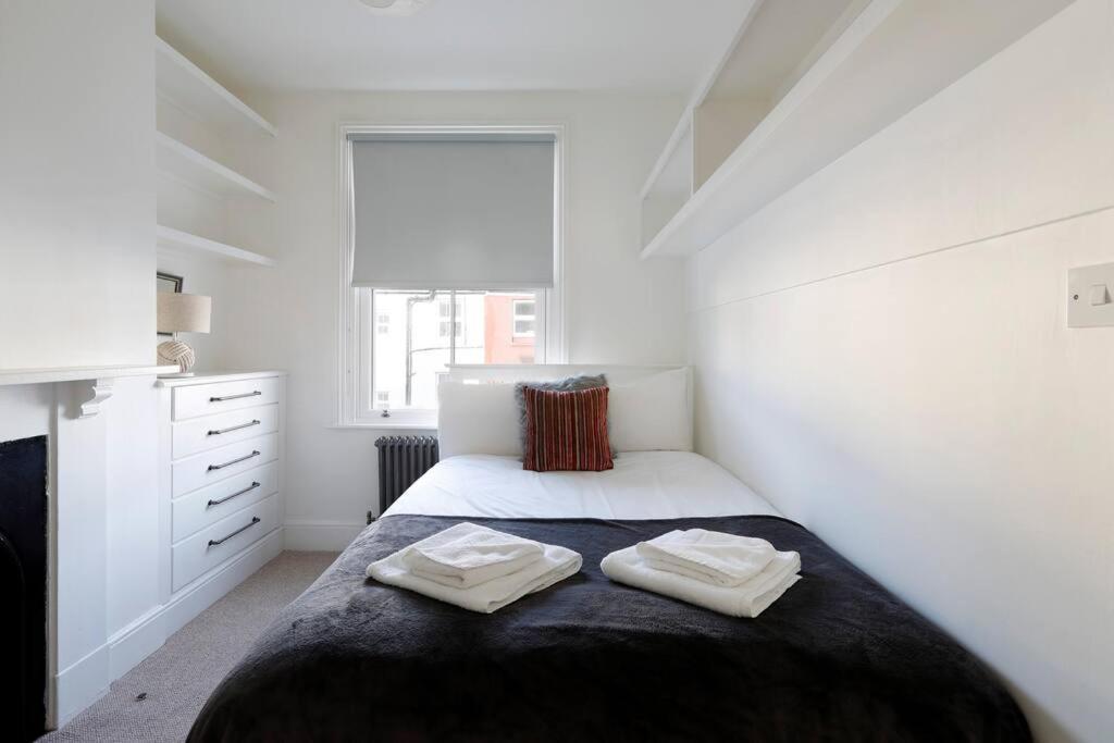 Apartment Superb 2 Bed Townhouse Next To The Level Park *