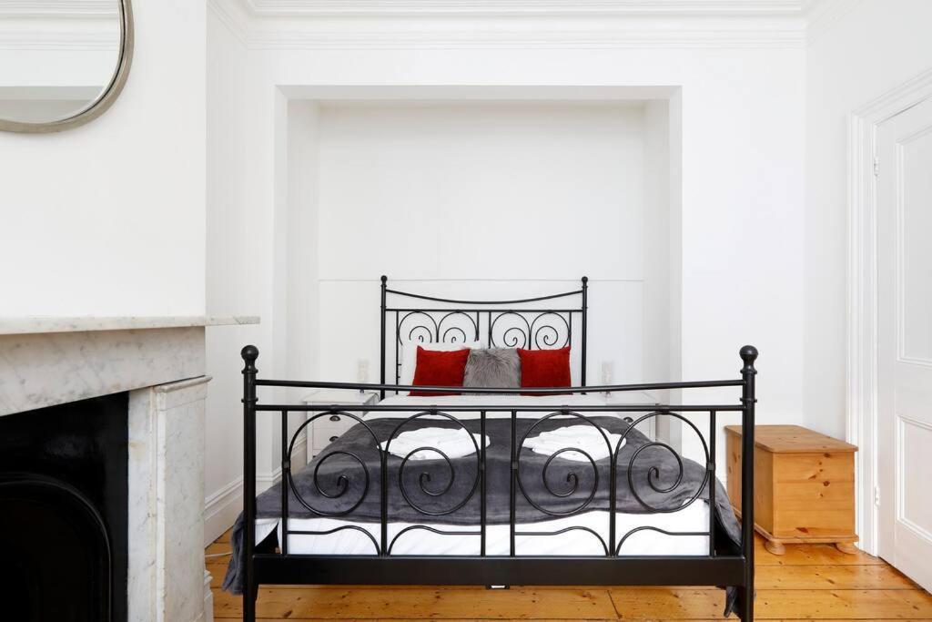 Apartment Superb 2 Bed Townhouse Next To The Level Park *