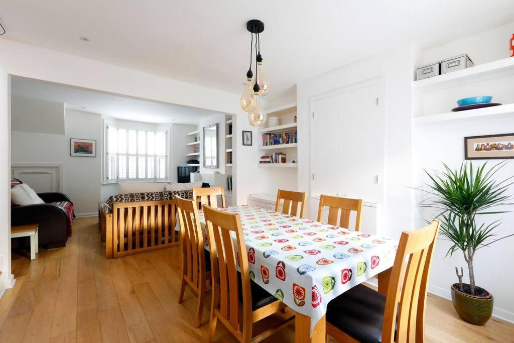 Superb 2 Bed Townhouse Next To The Level Park