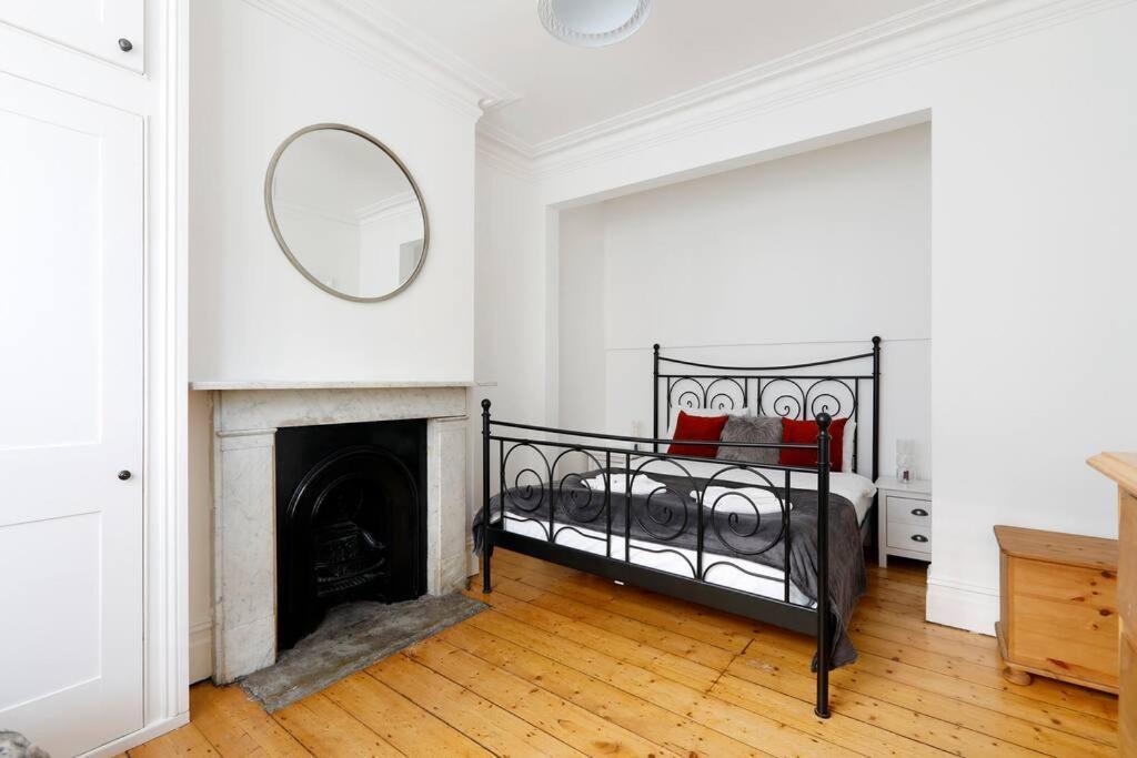 Superb 2 Bed Townhouse Next To The Level Park