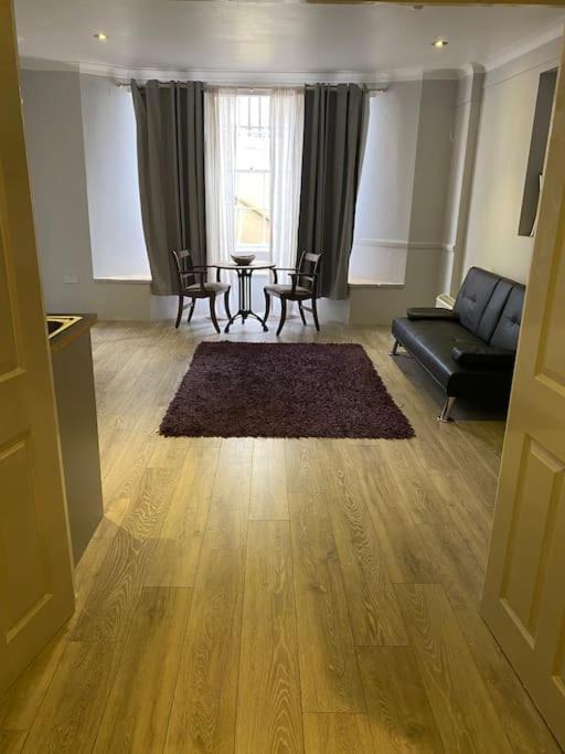 Apartment The Nash - One Minute Walk To Beach