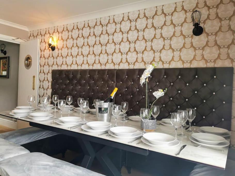 Parlourama With Hot Tub - Sleeps 18 Brighton
