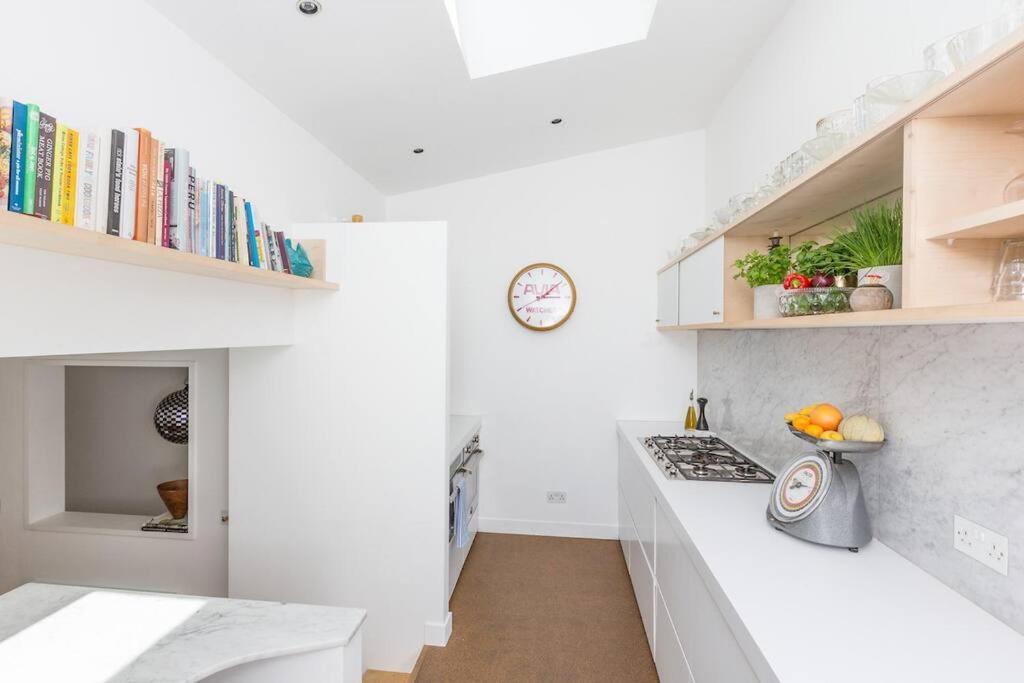 Large Townhouse Just 2 Minutes From The Sea/i360!
