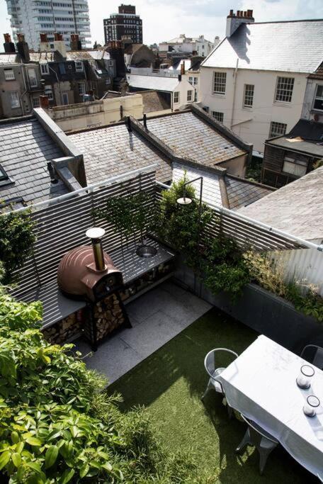 Large Townhouse Just 2 Minutes From The Sea/i360! Holiday home