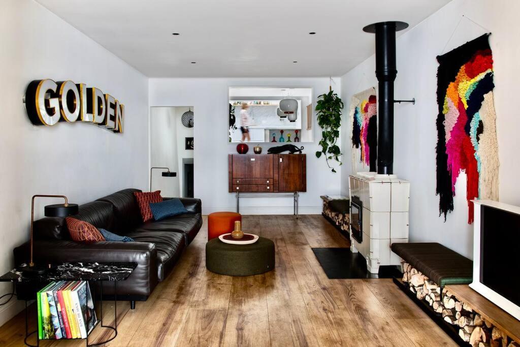 Large Townhouse Just 2 Minutes From The Sea/i360! Holiday home *