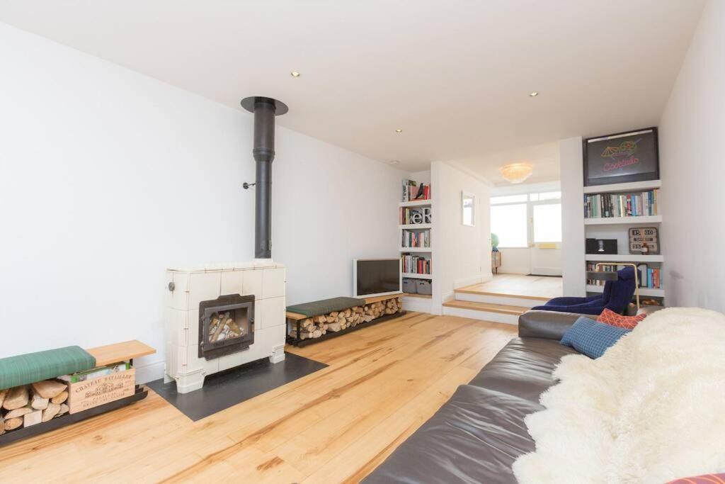 Large Townhouse Just 2 Minutes From The Sea/i360! Holiday home