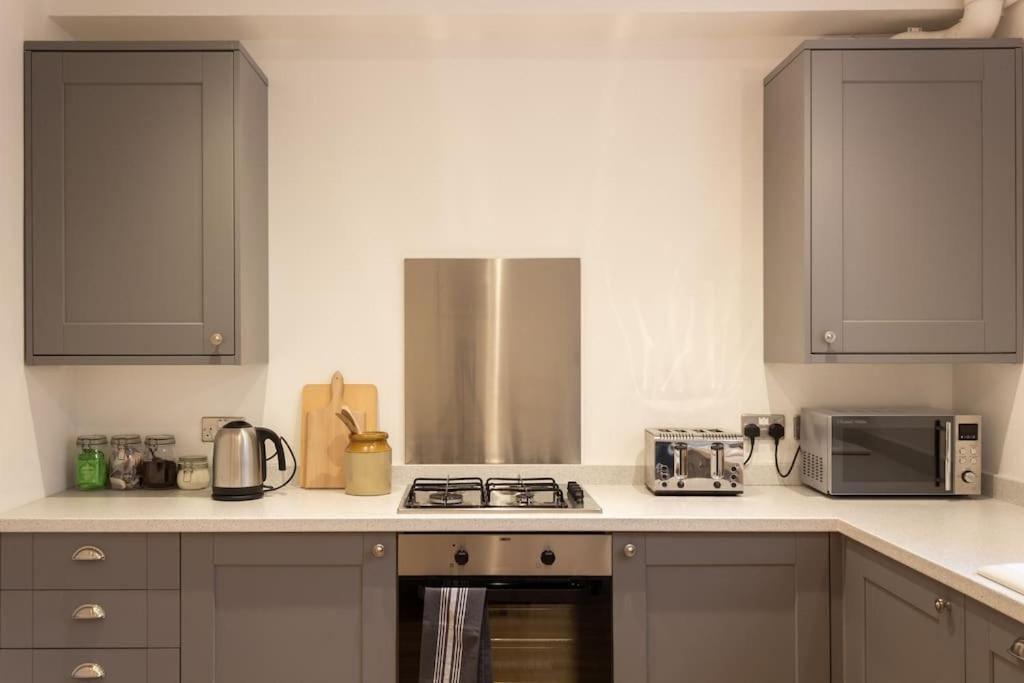 Perfect Getaway Near Beach, Town, Station * Brighton