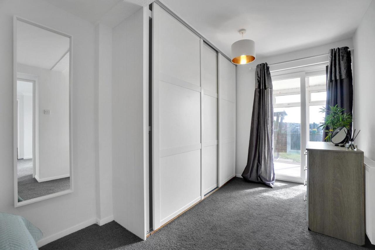 Saltdean Seaview 2 With Free On Street Parking Apartment Brighton