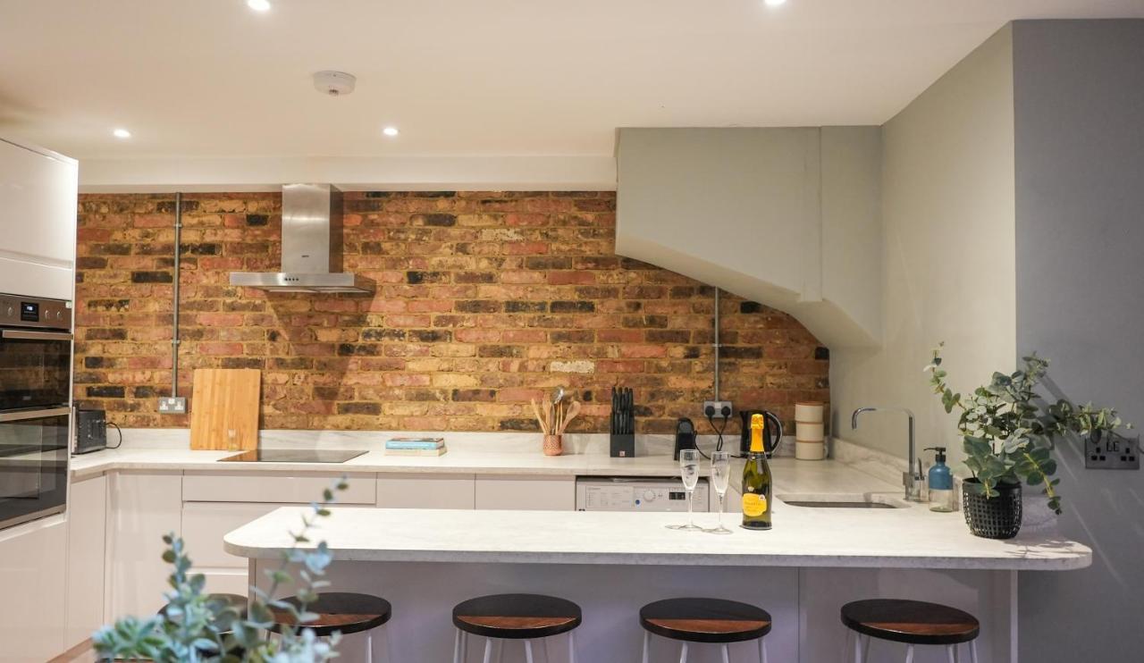 Holiday home Stunning Seaside 2-bedroom Townhouse With Patio, Sleeps 6