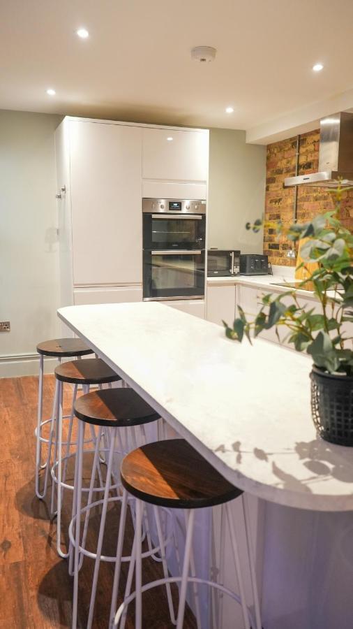 Stunning Seaside 2-bedroom Townhouse With Patio, Sleeps 6 * Brighton