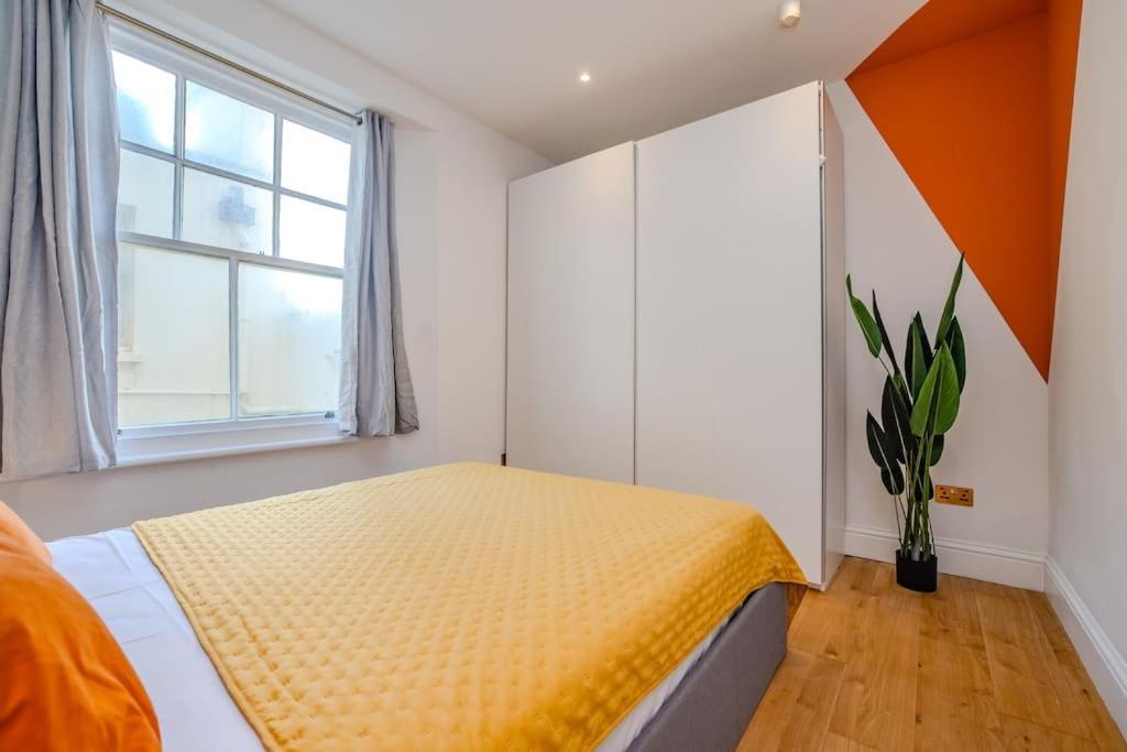 Apartment Free Parking Space 1 Car I I Two Bedroom I Sleep 6 Guests I Super Location *