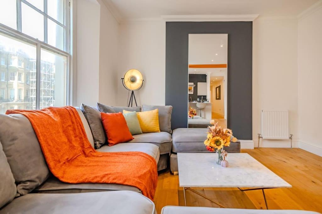 Free Parking Space 1 Car I I Two Bedroom I Sleep 6 Guests I Super Location *