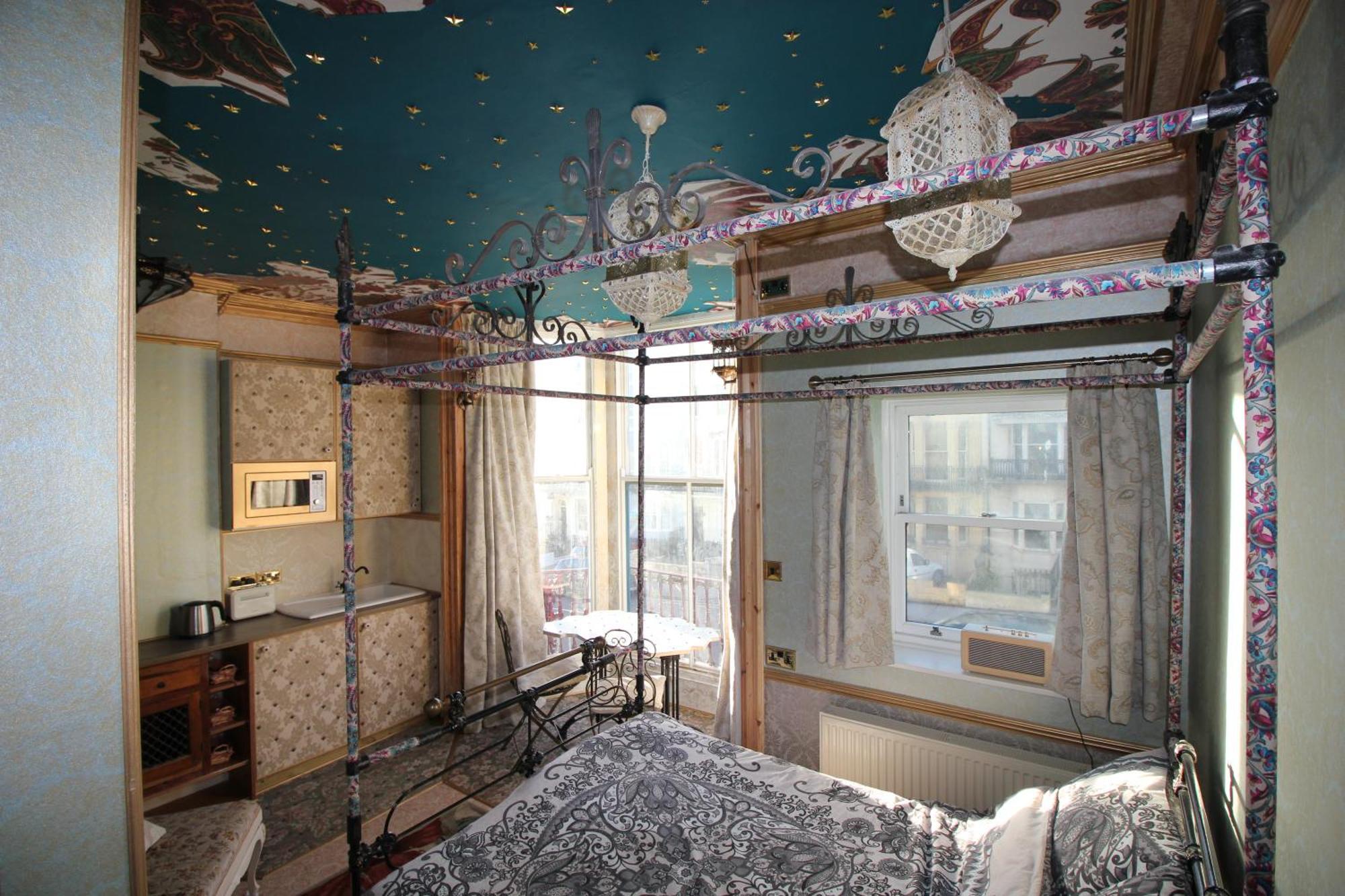 Chimera House Guest house *