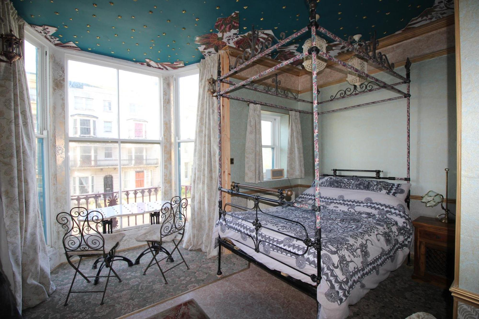Chimera House Guest house *