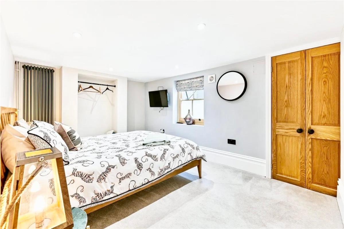 Stylish, Central, North Laine, Newly Decorated * Brighton