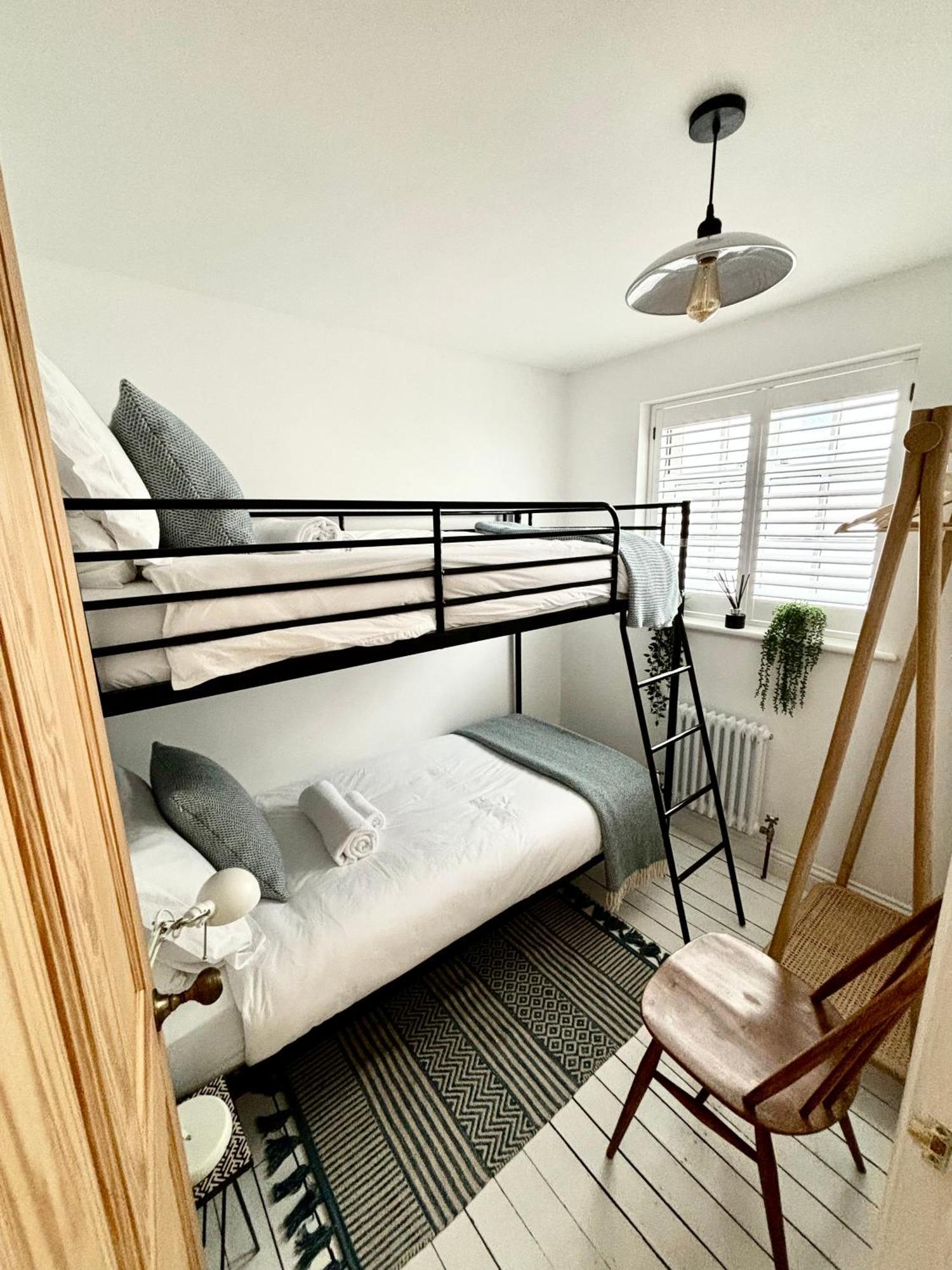 Stunning 3 Bedroom & 2 Bathroom With Patio Holiday home Brighton
