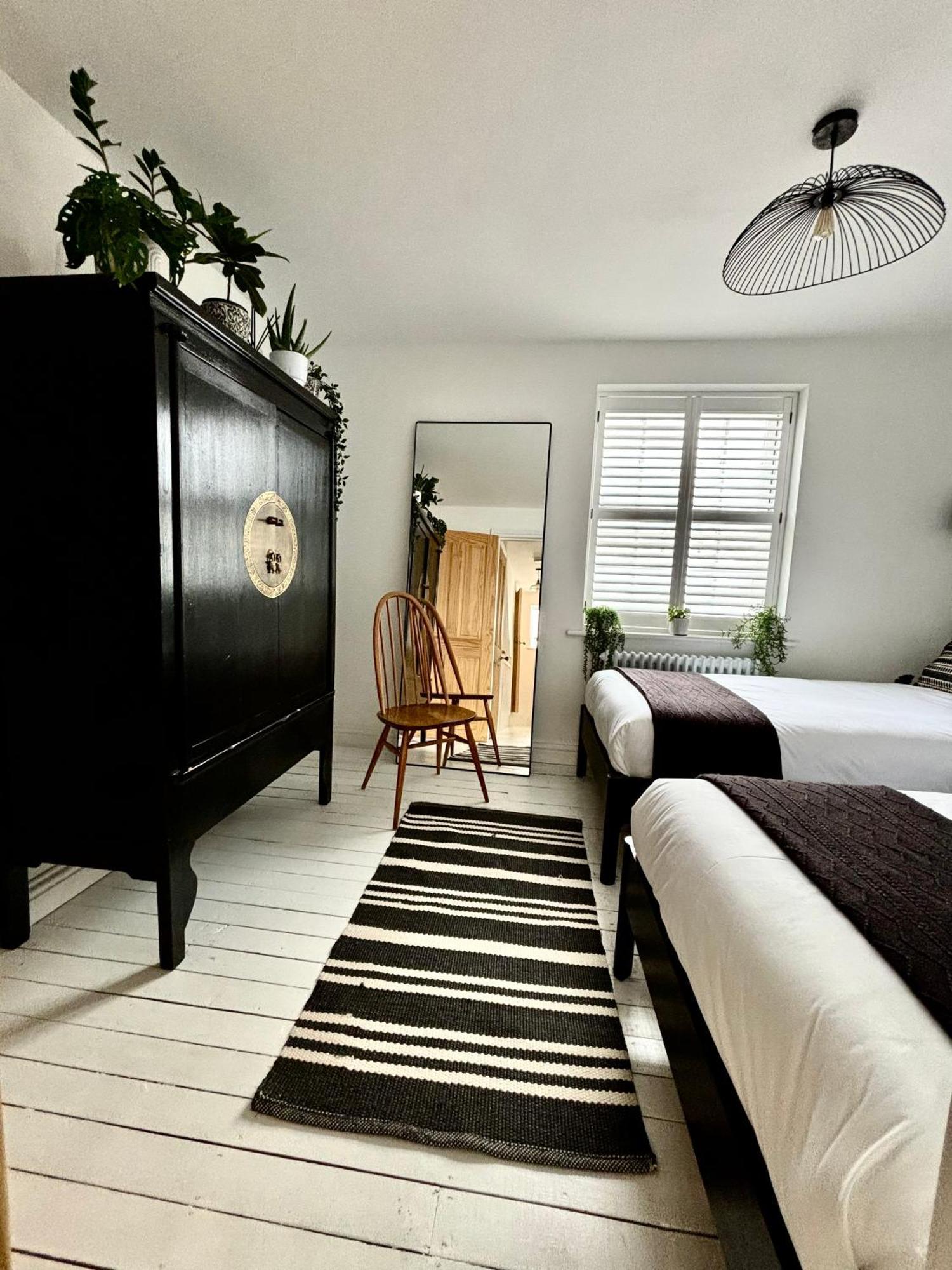 Stunning 3 Bedroom & 2 Bathroom With Patio Brighton