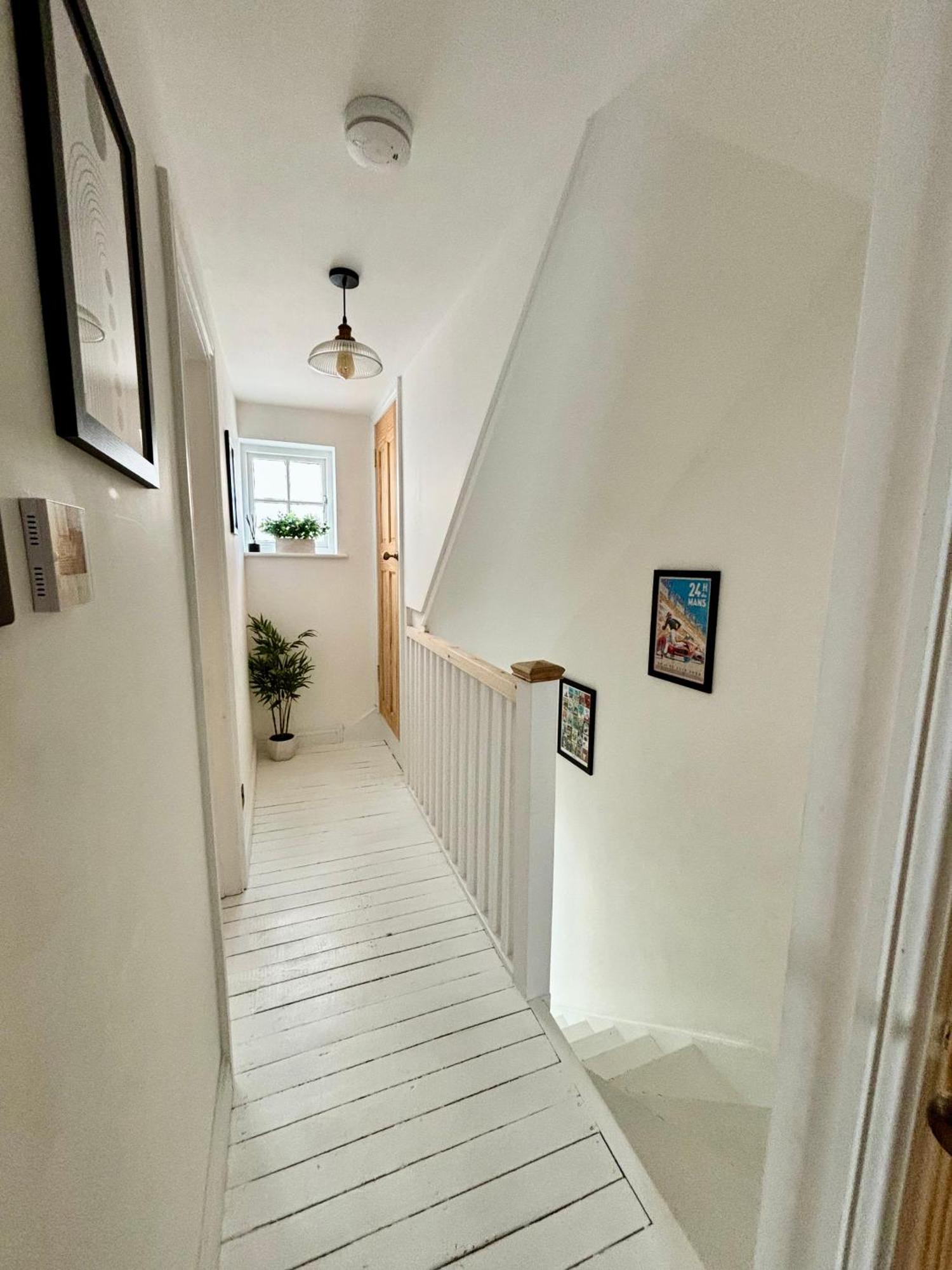 Stunning 3 Bedroom & 2 Bathroom With Patio Holiday home *