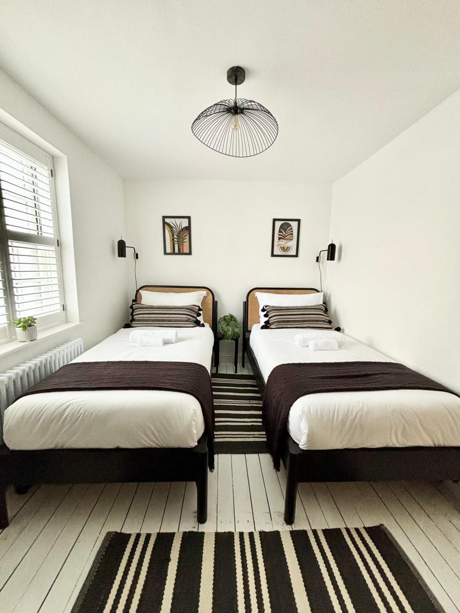 Stunning 3 Bedroom & 2 Bathroom With Patio Holiday home *