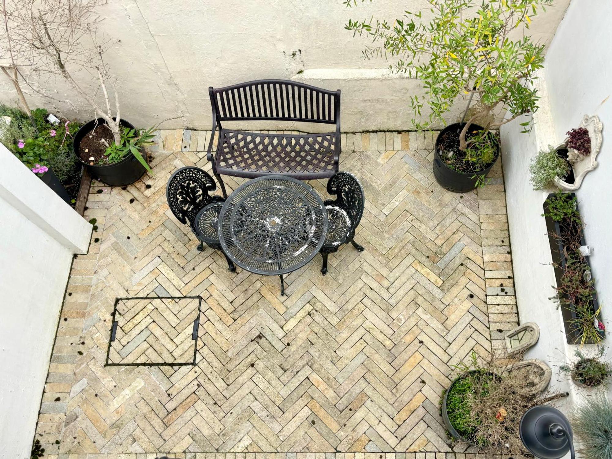 Stunning 3 Bedroom & 2 Bathroom With Patio