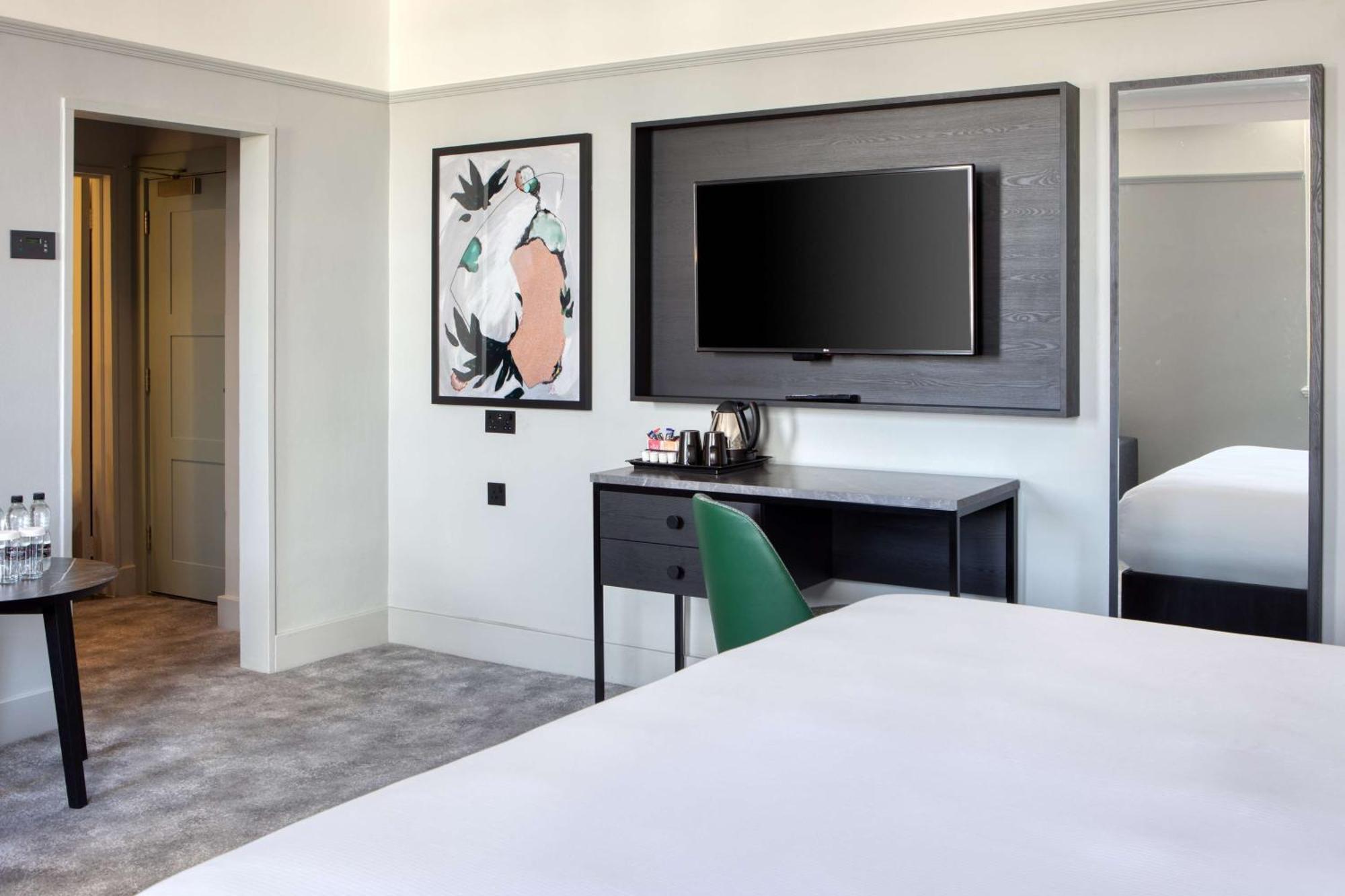Doubletree By Hilton Metropole Hotel 4*