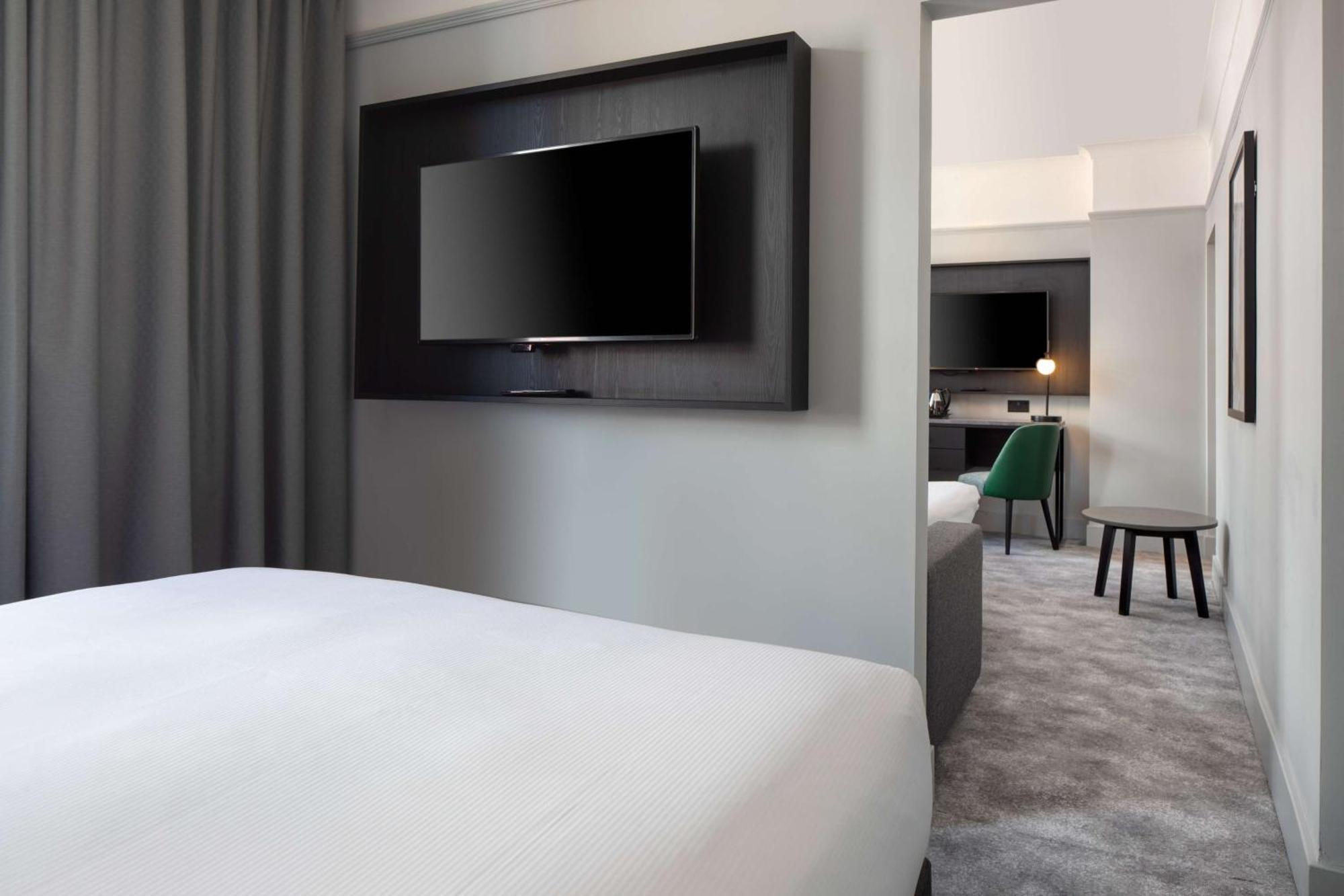 Doubletree By Hilton Metropole Hotel 4*