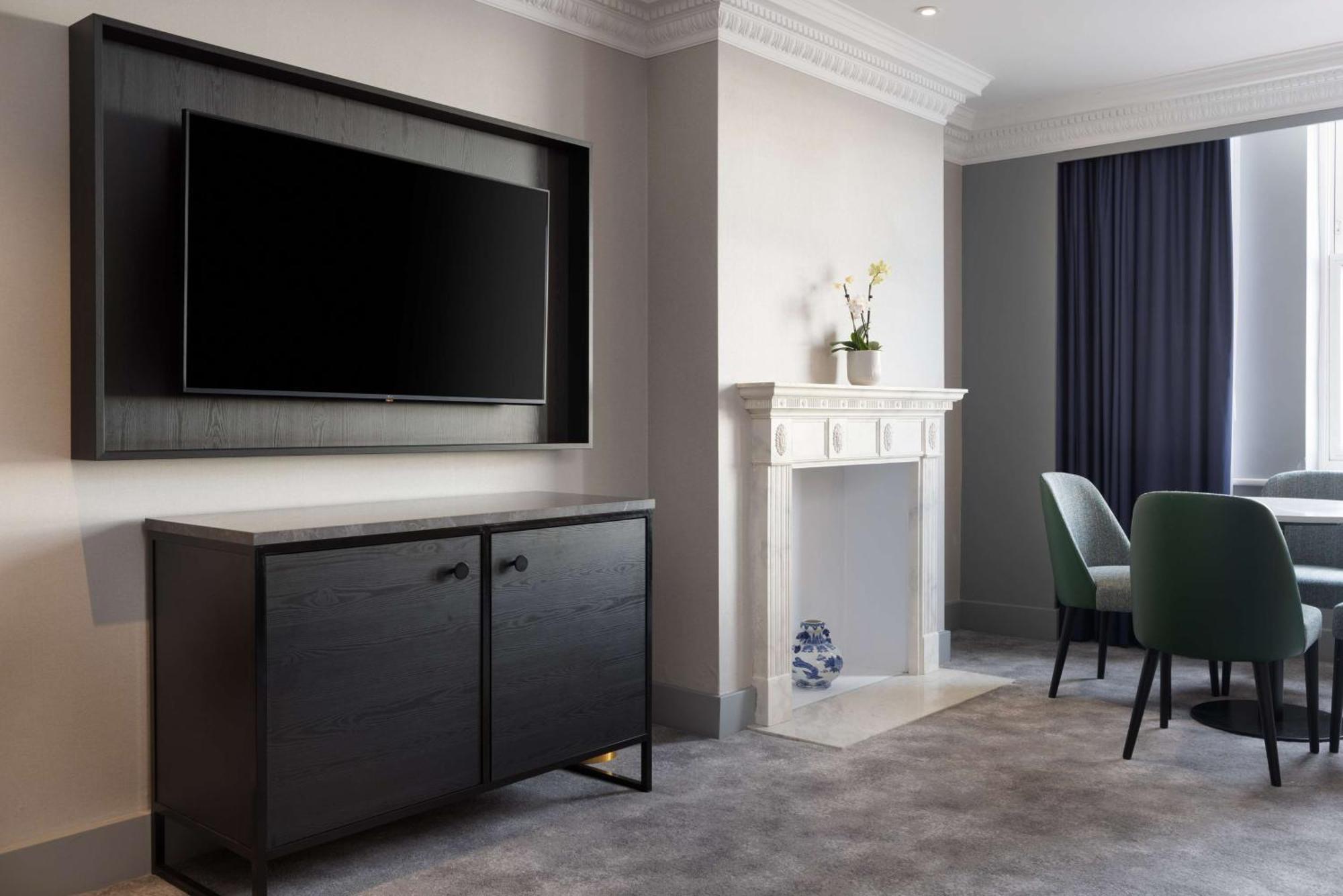 Doubletree By Hilton Metropole Hotel 4*