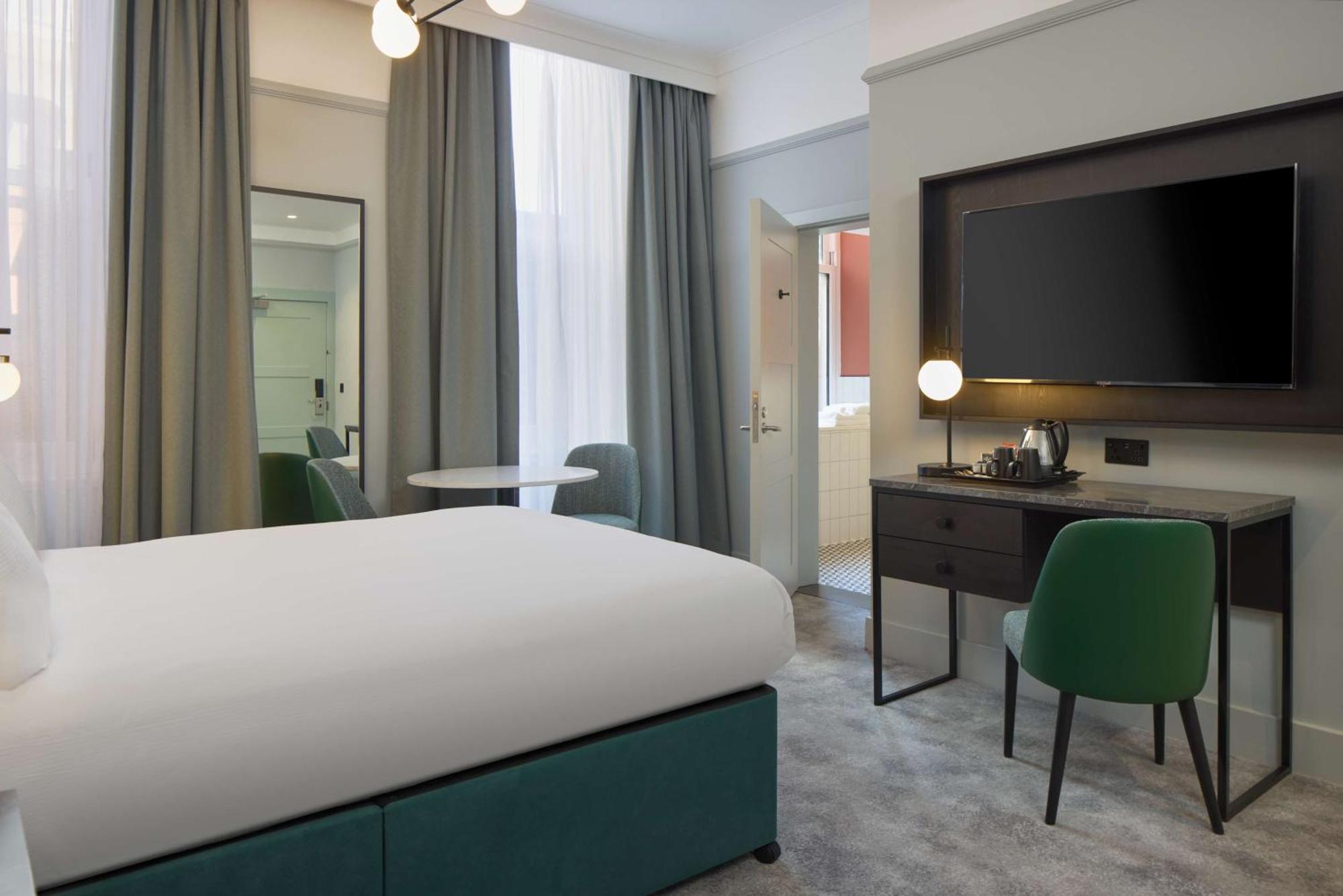 Doubletree By Hilton Metropole 4*