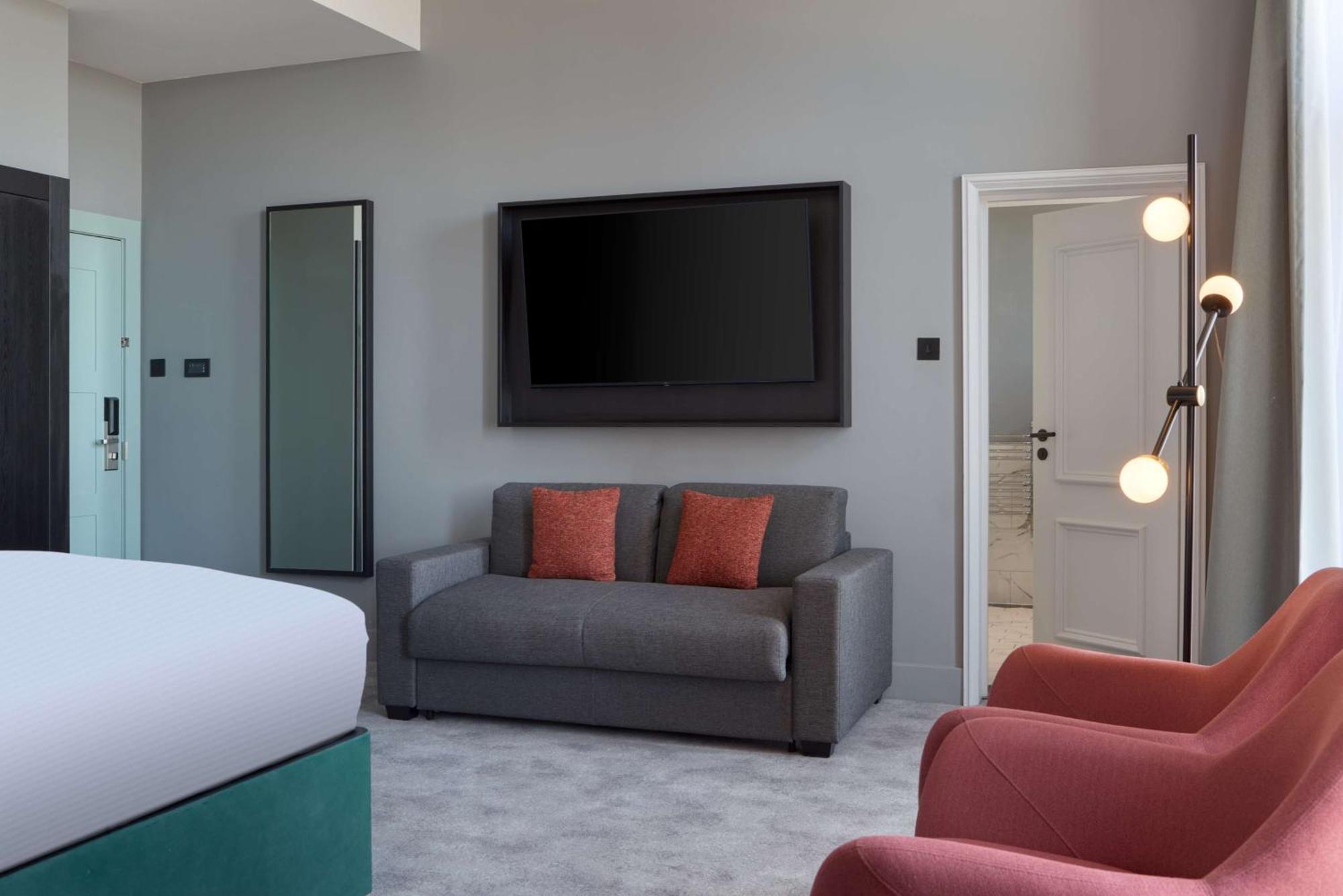 Doubletree By Hilton Metropole 4*