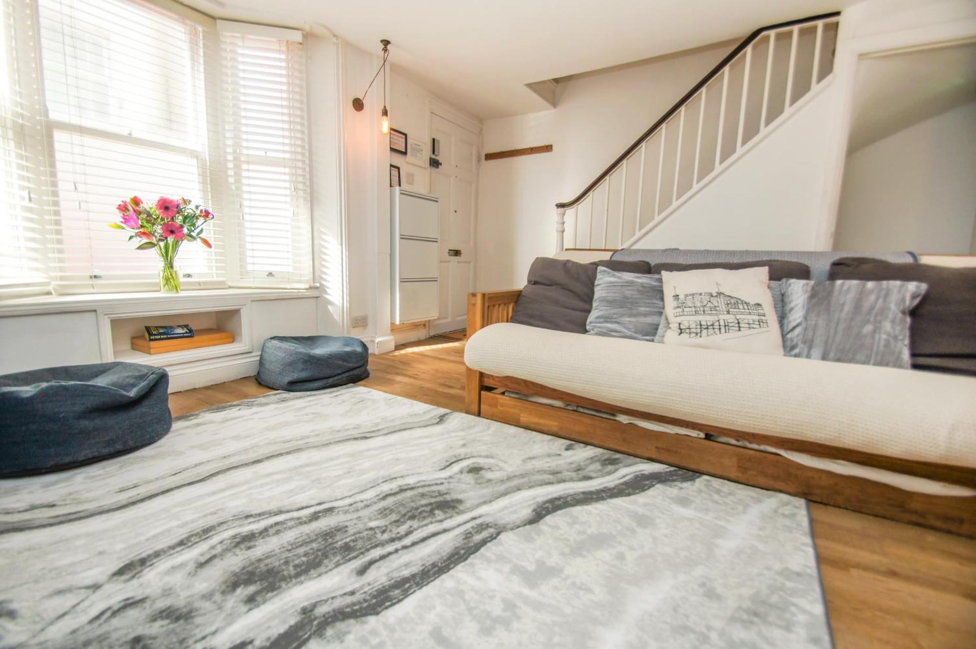 Pebble - By Lets Holiday home *