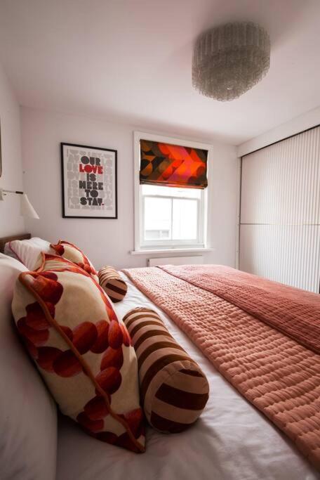 Large Townhouse Just 2 Minutes From The Sea/i360! Holiday home