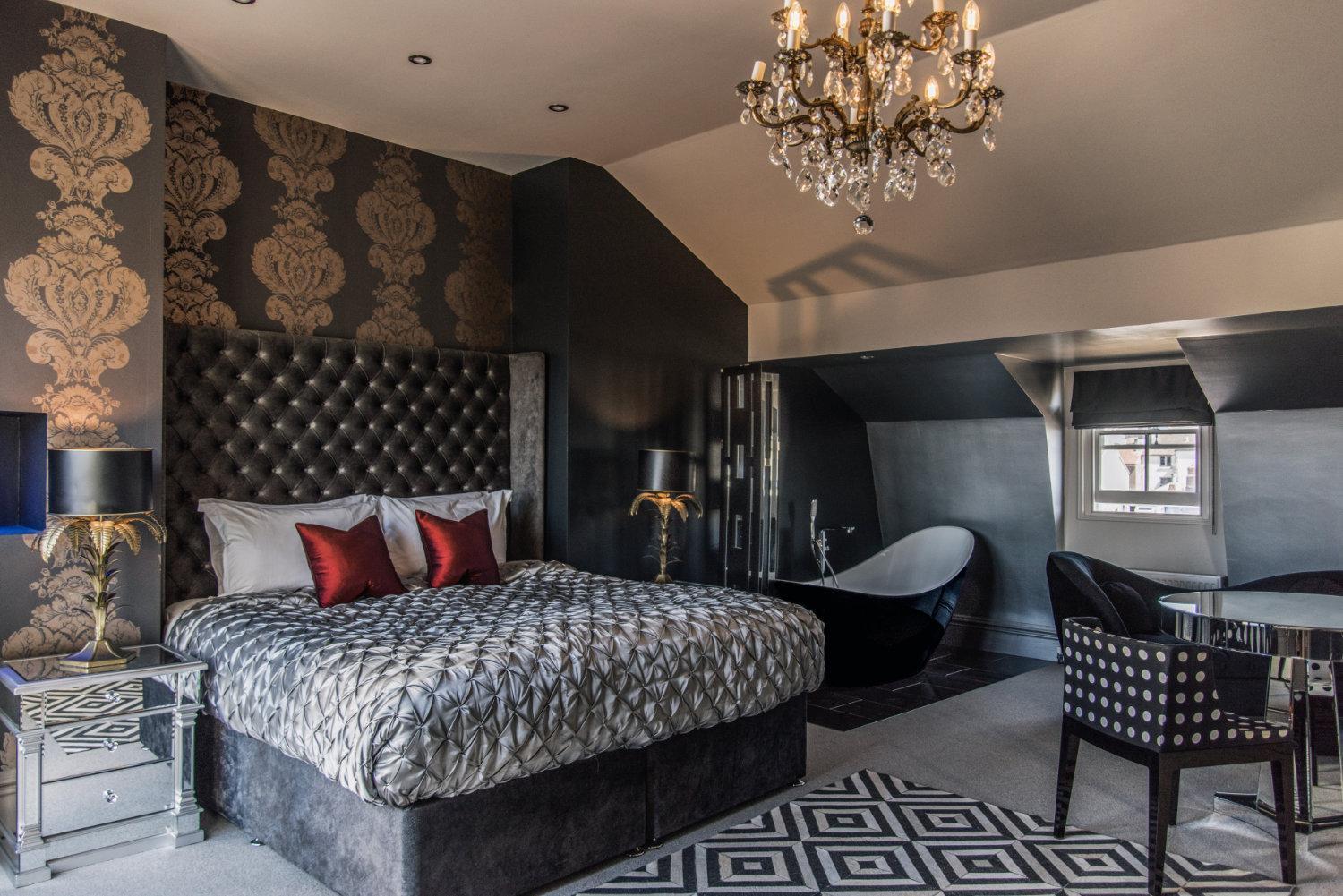 Square Townhouse Hotel 4*