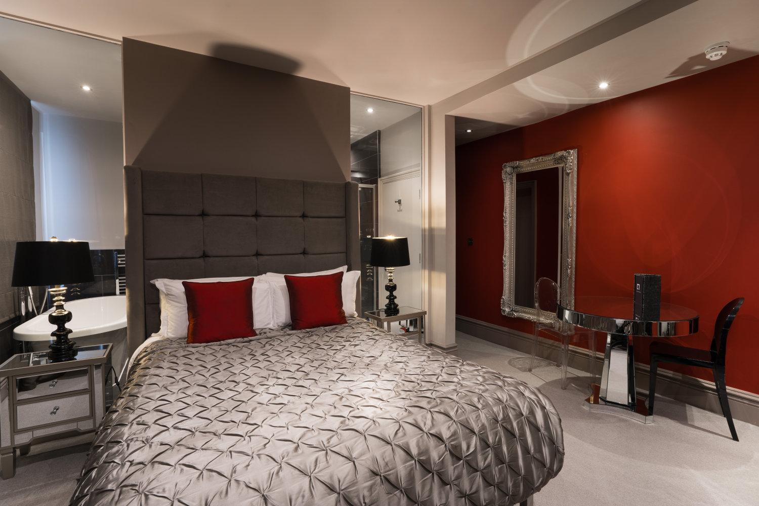 Hotel Square Townhouse 4*