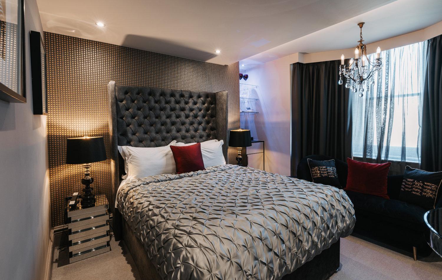 Hotel Square Townhouse 4*