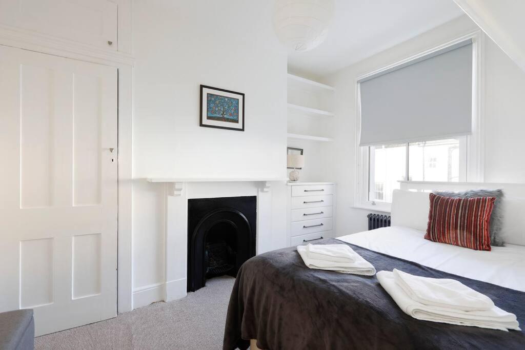 Superb 2 Bed Townhouse Next To The Level Park *