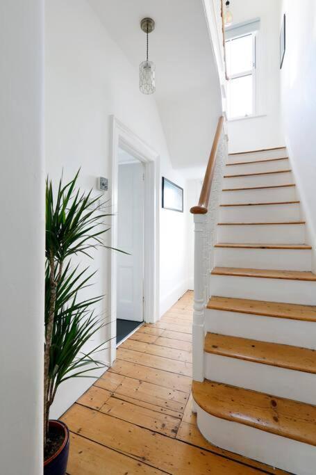 Superb 2 Bed Townhouse Next To The Level Park Apartment Brighton