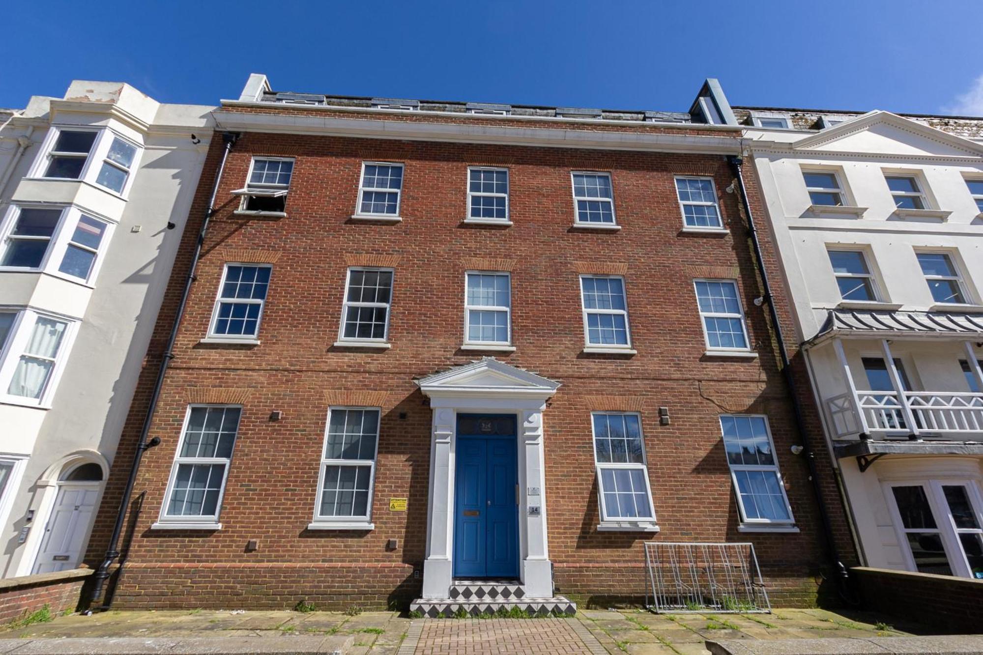 Cosy 2 Bedroom - Near & Shops!