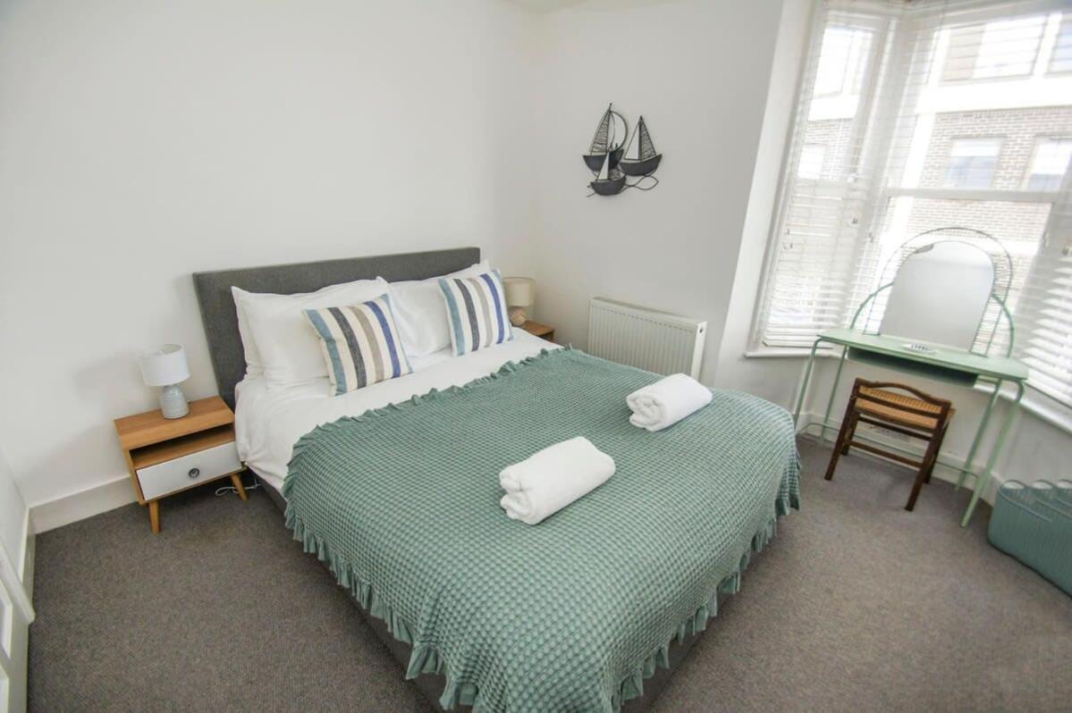 Regent House - By Lets Holiday home Brighton