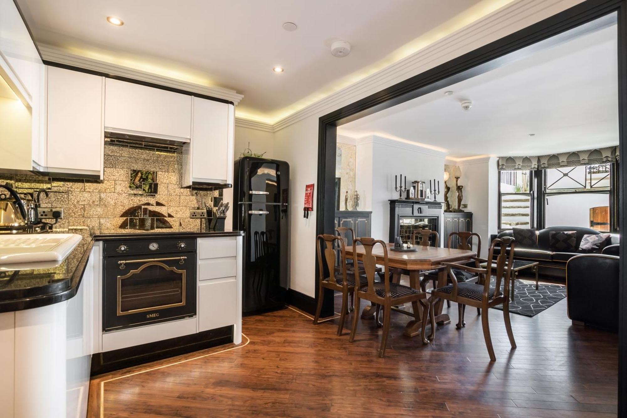Eastcliff House & The Art Deco Flat