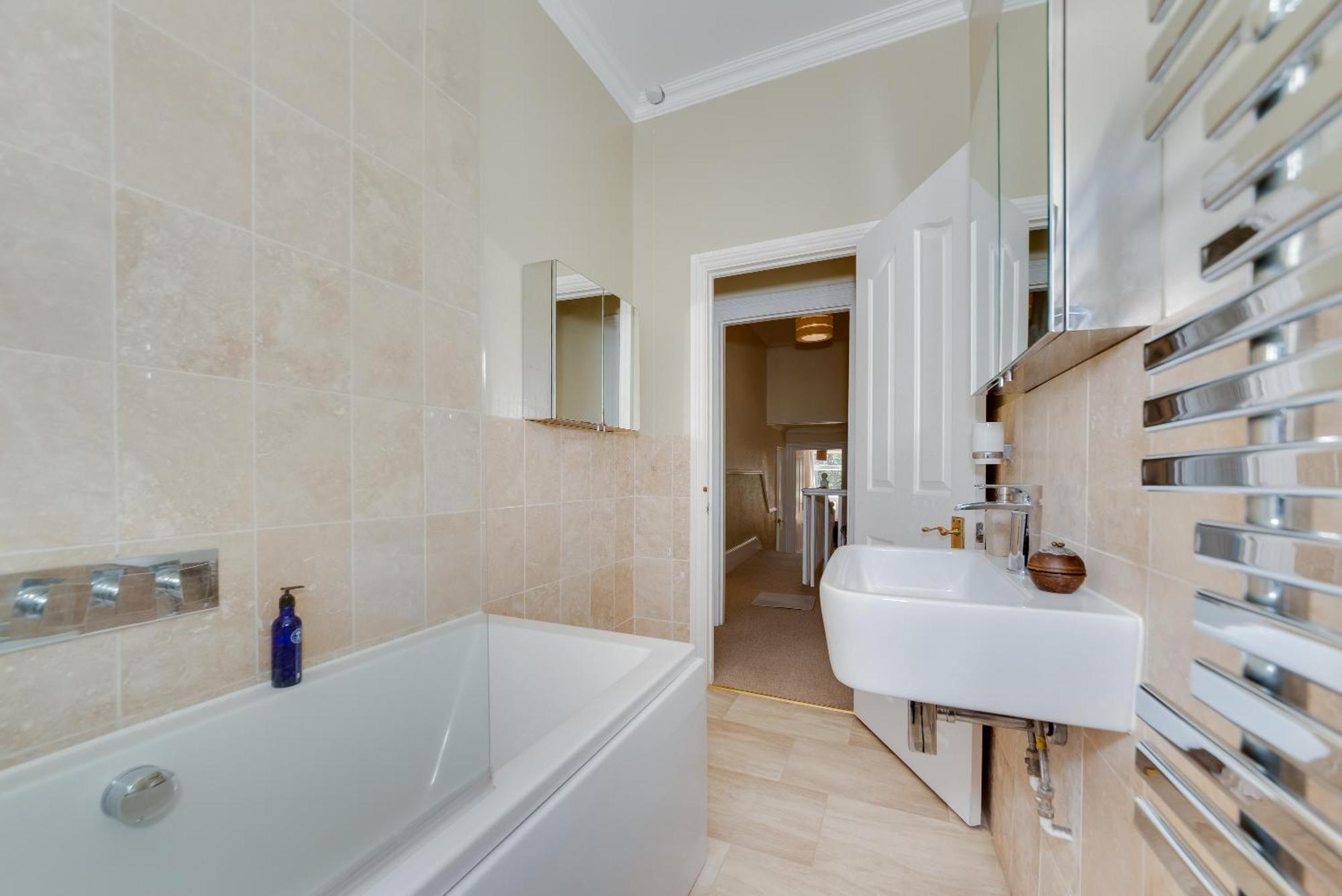 Holiday home Happy Monkey Town House - Sleeps 9 *