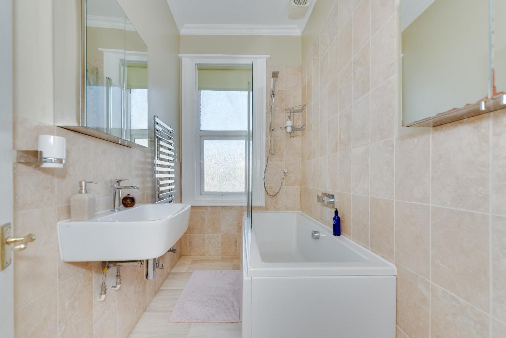 Happy Monkey Town House - Sleeps 9 Brighton