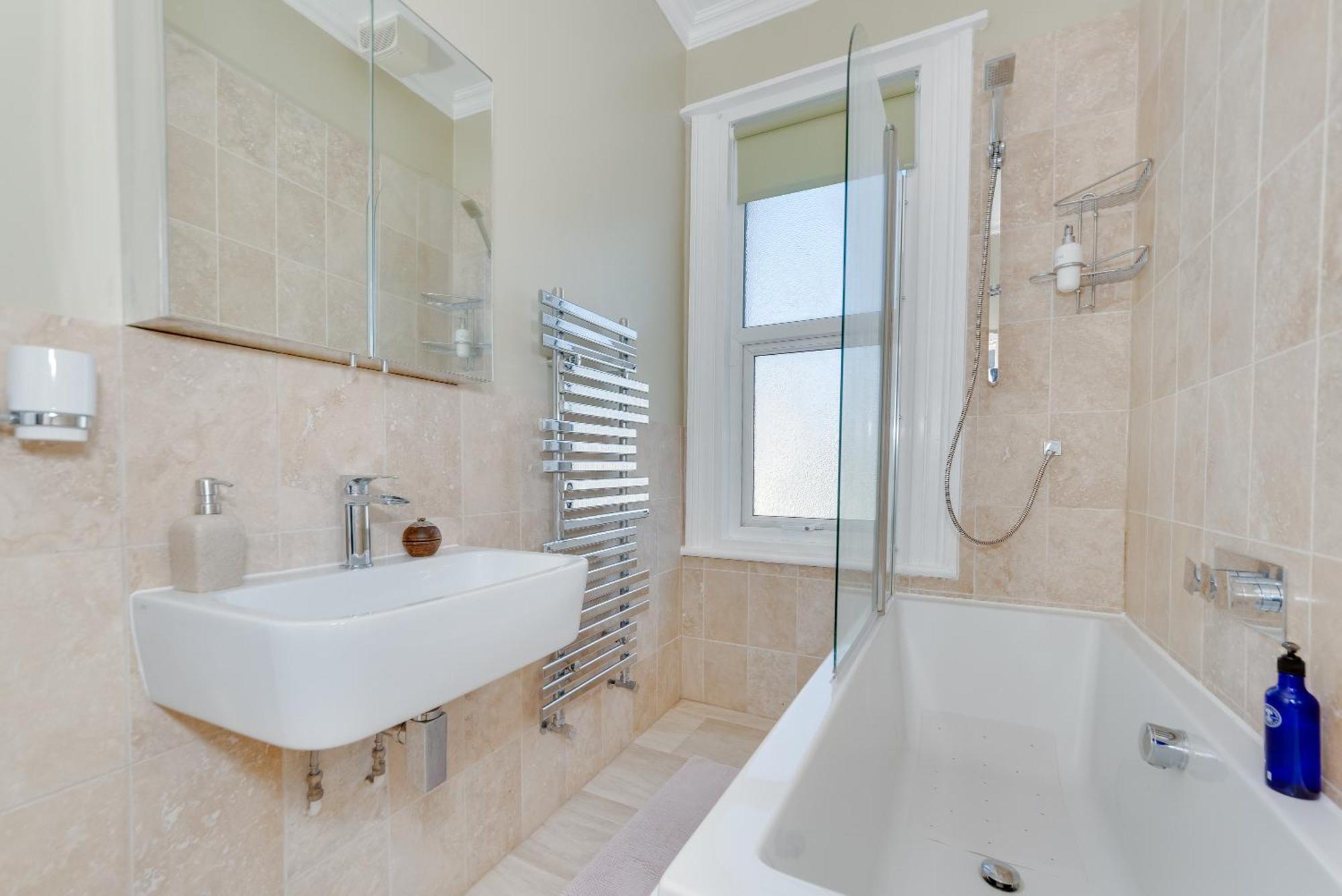 Holiday home Happy Monkey Town House - Sleeps 9 *