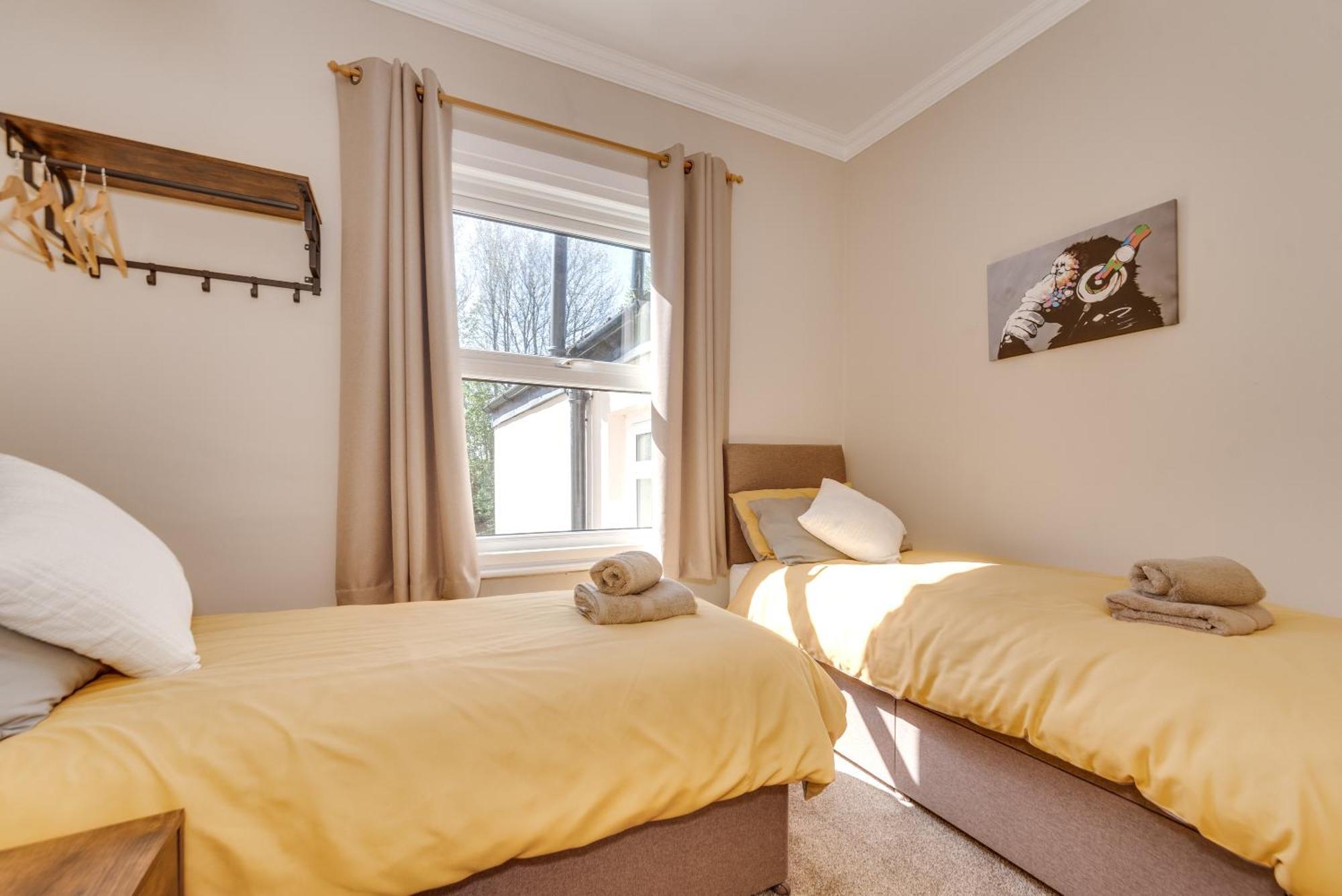Happy Monkey Town House - Sleeps 9