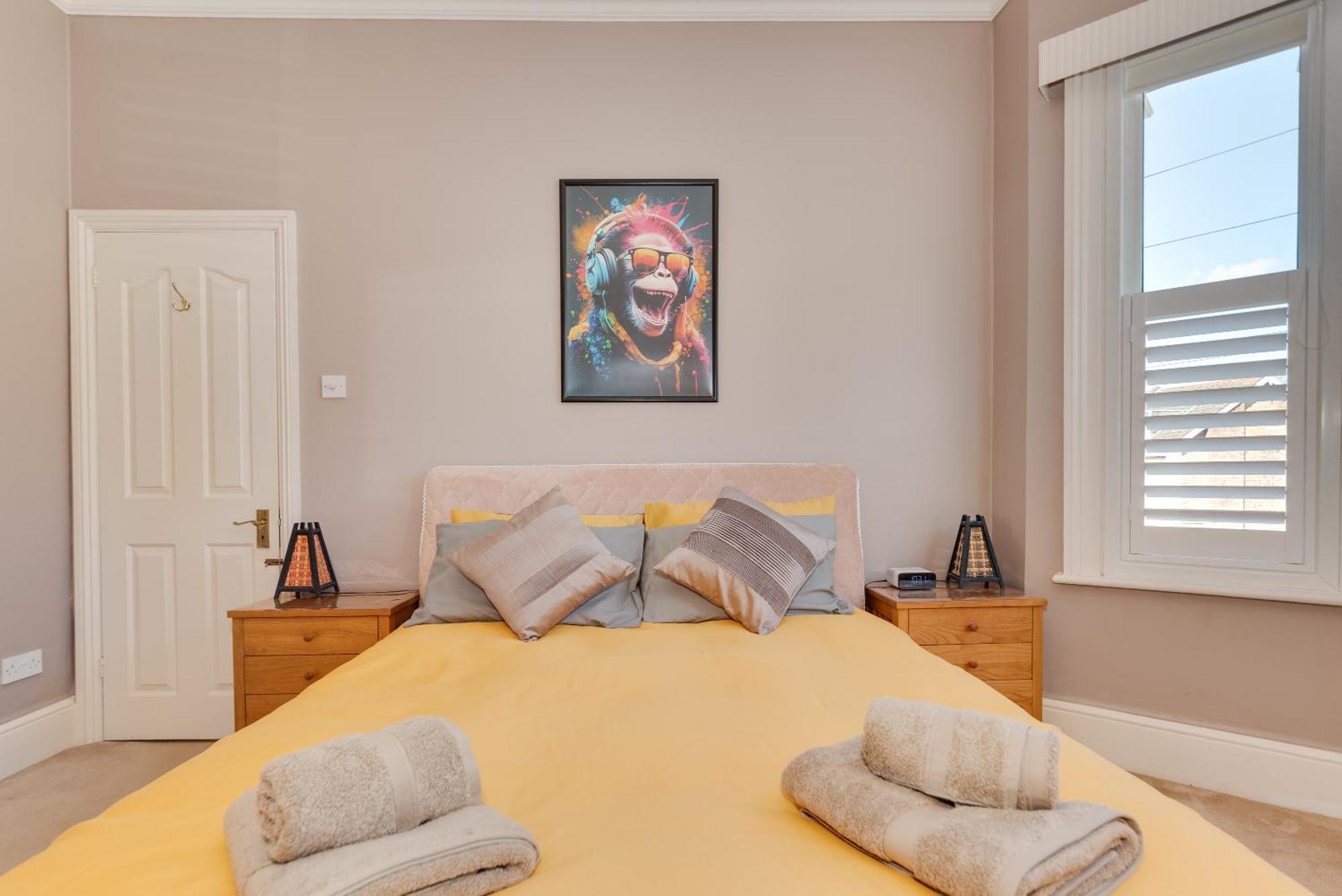 Happy Monkey Town House - Sleeps 9