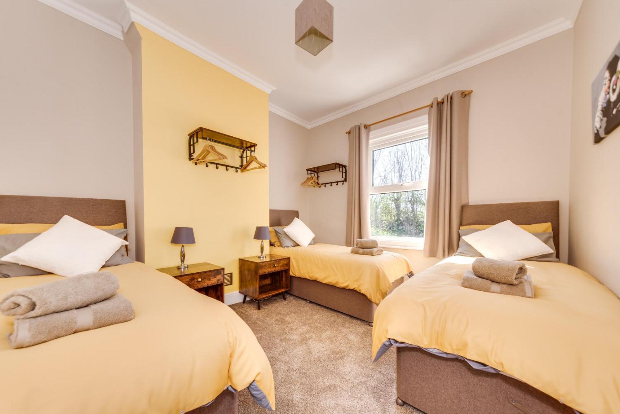 Holiday home Happy Monkey Town House - Sleeps 9 *
