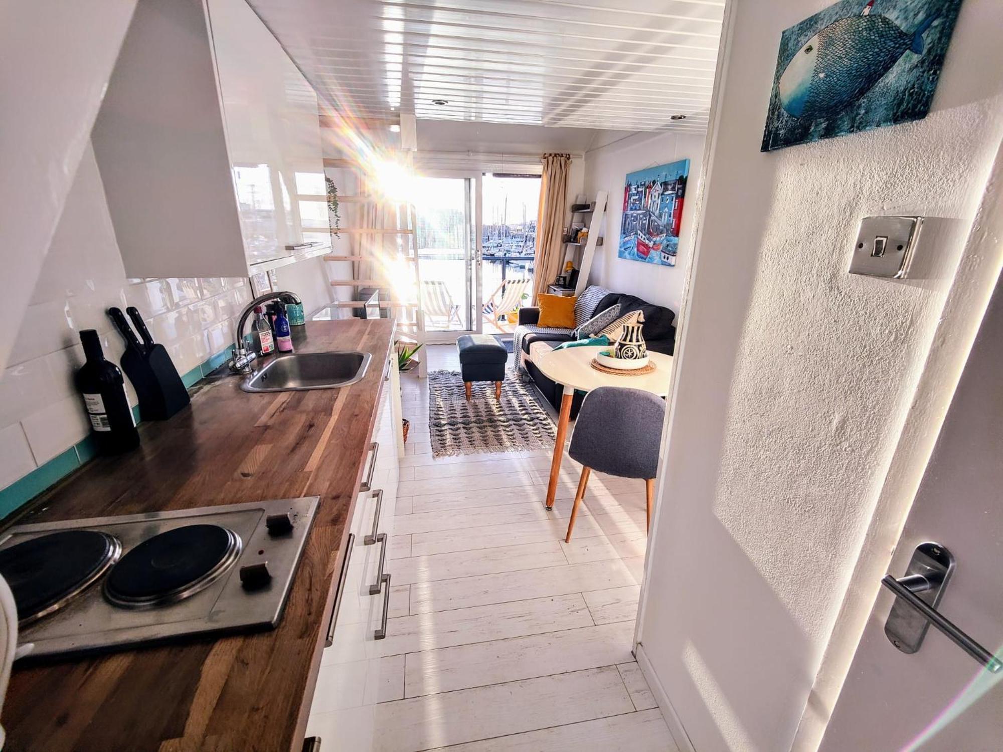 Apartment Tiny Float *