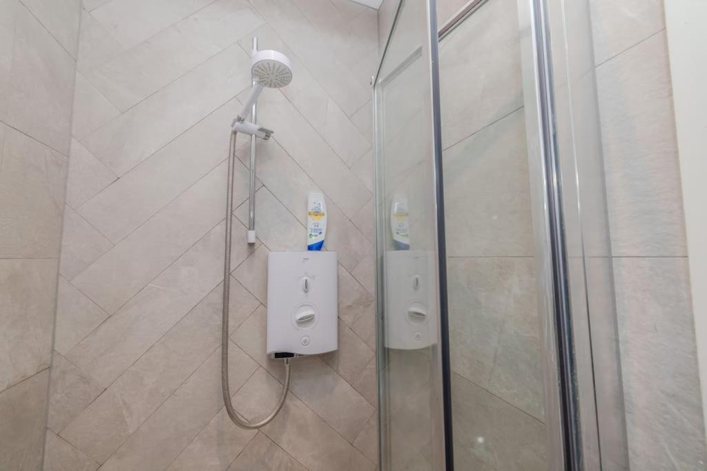 Super 2 Bedroom Flat I Next To Station Brighton